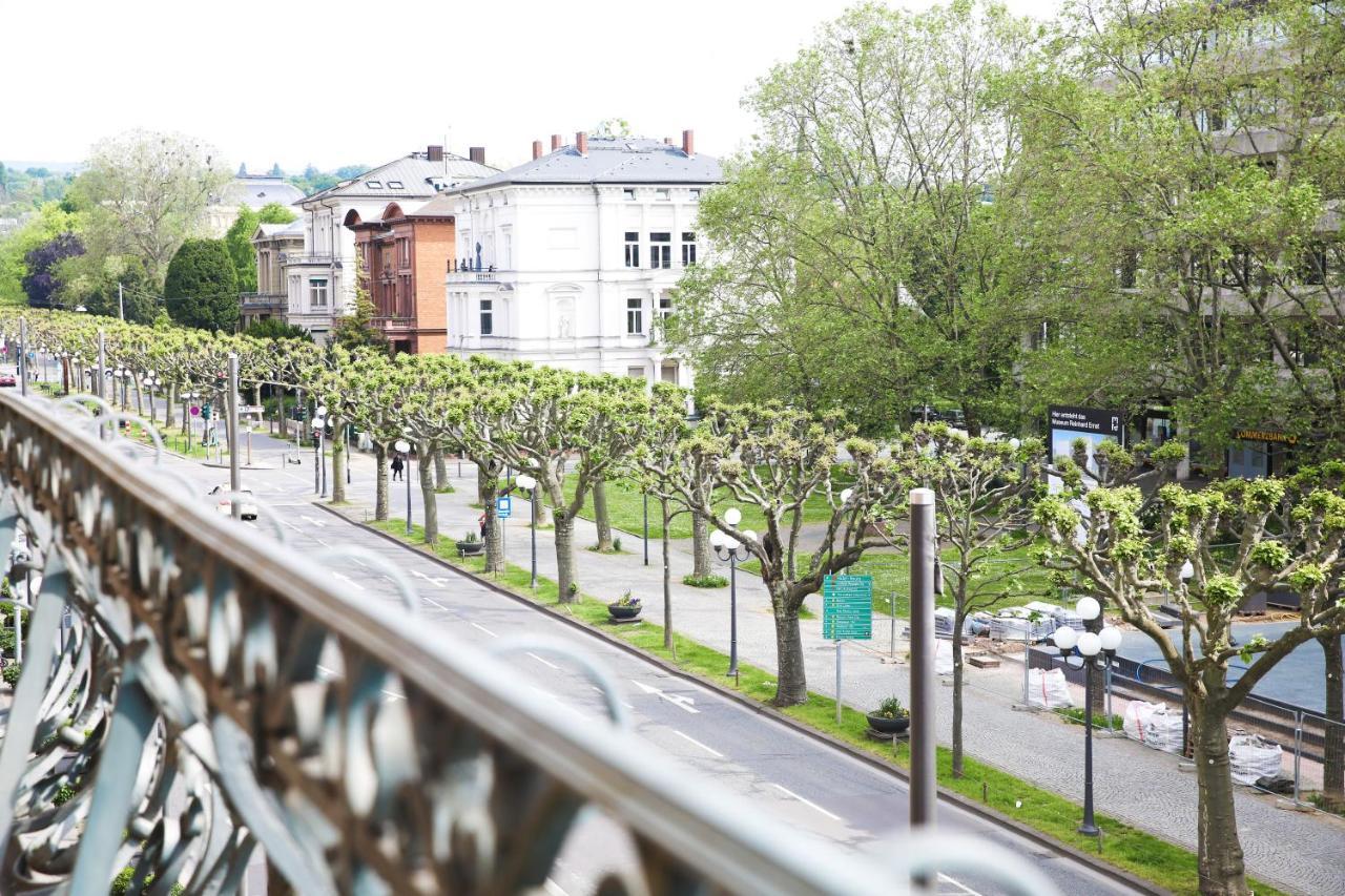 Palais Passy~Design Suite Mit Ausblick Im Zentrum Wiesbaden Exterior photo
