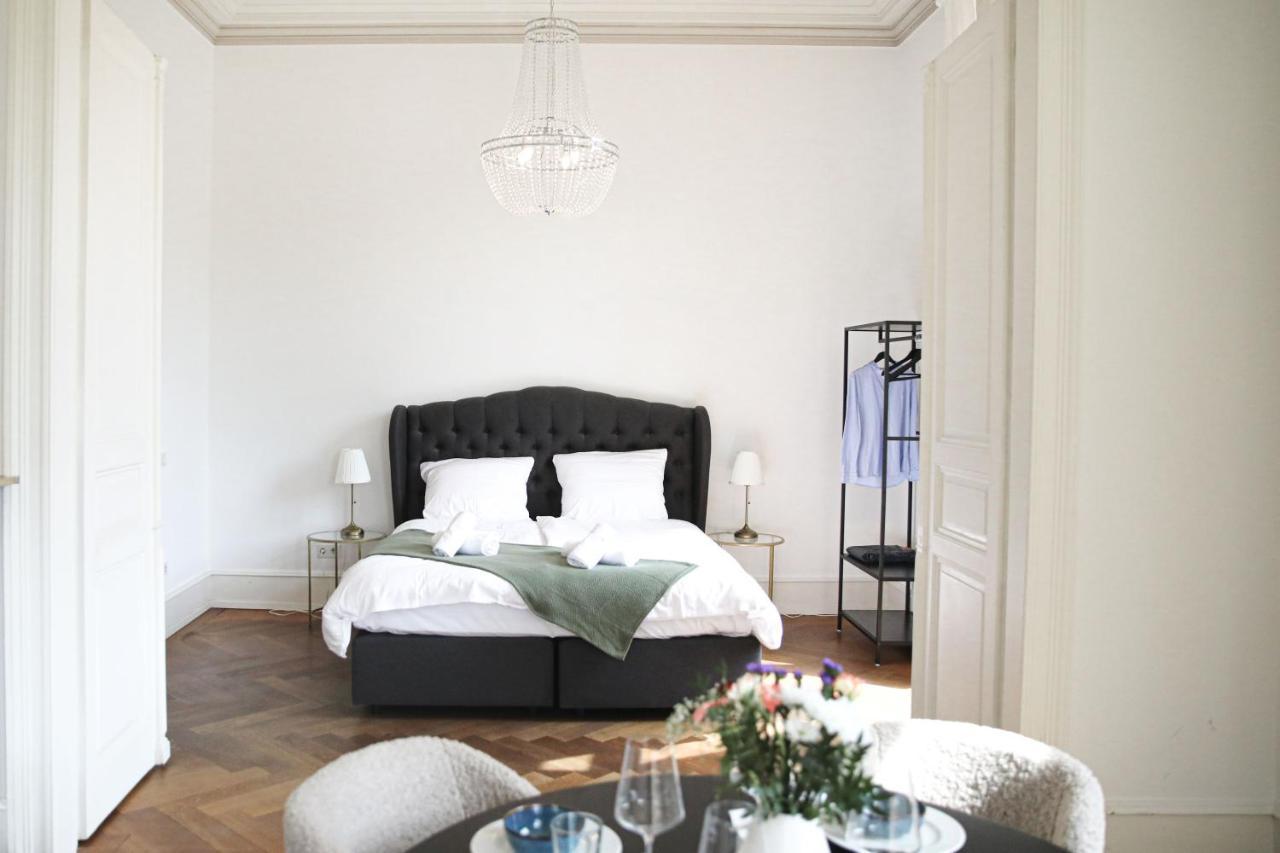 Palais Passy~Design Suite Mit Ausblick Im Zentrum Wiesbaden Exterior photo